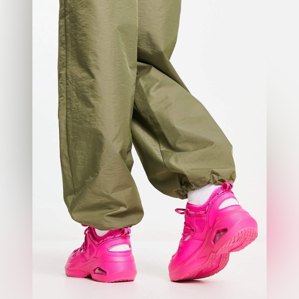 NWT Skechers Street Muno Sneaker - Picture 2 of 8
